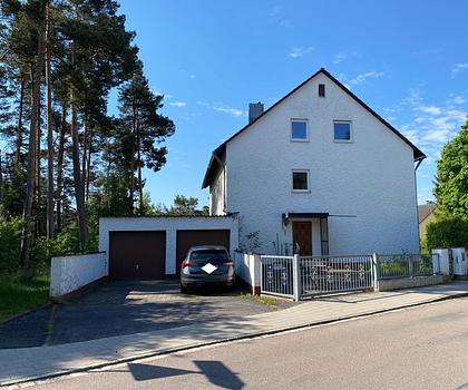 Ein 2 - 3 Familienhaus mit viel Platz für die ganze Familie! 
Jetzt ist es Zeit für Roth!