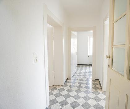 Helle 2-Zi.-Wohnung mit viel Potenzial | EBK inkl.| zentrale Lage