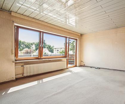 Leeres 3 Familienhaus mit Entfaltungsmöglichkeit und Potential