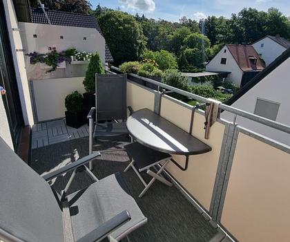 Nähe Regnitzauen...
Helle 3 Zimmer Dachgeschoss-Wohnung mit Balkon und Carport