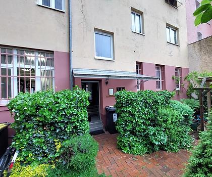 Gepflegtes Wohn-/Geschäftshaus mit 2 Gewerbeeinheiten und 6 Wohnungen in zentraler Lage!