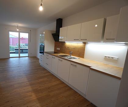 Erstbezug: Hochwertig ausgestattete, moderne 2-Zimmer-Wohnung mit Südbalkon und EBK in Top Lage
