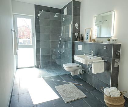Ein Platz für die ganze Familie: 4 Zimmer Wohnung mit zwei Balkonen und toller Raumaufteilung