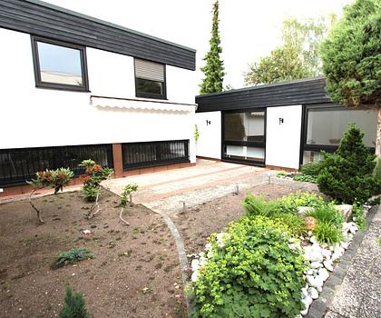 Familienfreundliches Reiheneckhaus in sehr guter Lage mit großem Garten