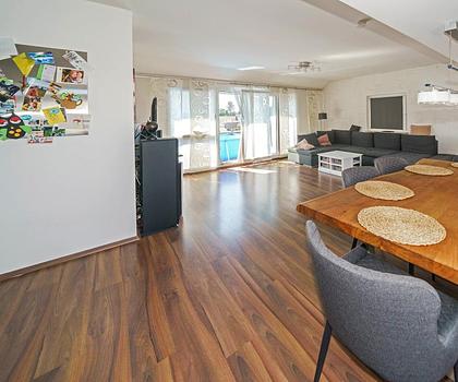 Um diese Südterrasse werden Sie beneidet! Exklusive Wohnung mit Stellplatz in ruhiger Lage.