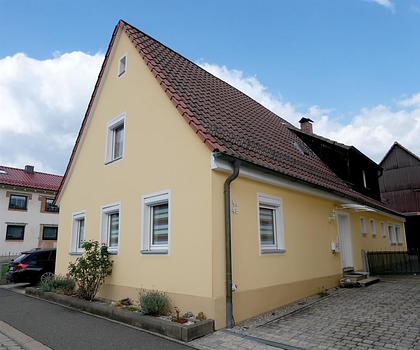 Haus im Haus in Ebermannstadt
4-Zimmer-Eigentumswohnung über 2 Ebenen