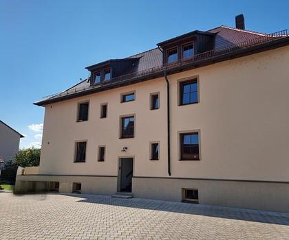 Stattliches Anwesen ...
Renoviertes Mehrfamilienhaus mit großem Grundstück ...