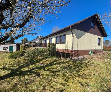 Ruhig gelegenes Einfamilienhaus mit Einbauküche und großem Grundstück!