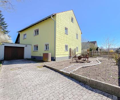 Alles außer gewöhnlich – Einfamilienhaus mit viel Platz und praktischen Nebengebäuden! Sofort frei!