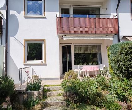Apartes Reihenhaus ...
und hinter dem Haus ein schöner Garten ...