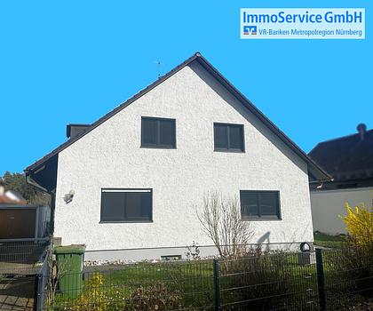 Großzügiges Zweifamilienhaus in naturnaher und ruhiger Lage