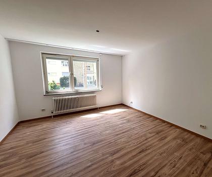 HEGERICH: Sehr gut angebundene 2-Zimmer Wohnung mit Gestaltungsspielraum!