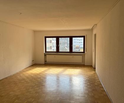 Wohnen auf der Sonnenseite –
Geräumige 3-Zimmer Wohnung mit Südseiten Balkon und Stellplatz in der Fürther Südstadt - Bezugszugsfrei ab sofort!