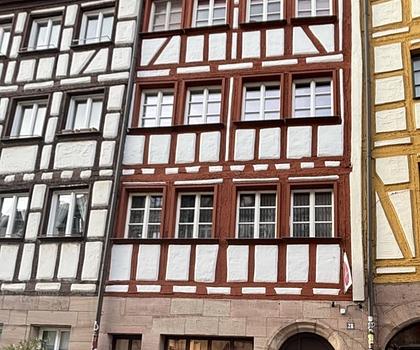 Nürnberg Sebald! Immobilienpaket mit 5 Wohneinheiten ca. 214 m² und 1 Gewerbeeinheit ca. 34 m²