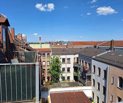 Wohnen wie im Wolkenschloss – Zentral gelegene Maisonettewohnung mit Garantie auf gute Aussicht