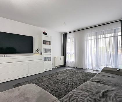 Gut geschnittene 3-Zimmer Erdgeschosswohnung mit sonnigem Balkon inklusive 2 StPl. in Heilsbronn
