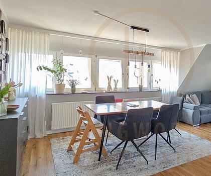 Maisonette mit hoher Doppelgarage und großer Dachterrasse