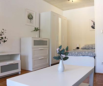 HEGERICH: Modern möblierte, helle 1-Zimmer-Wohnung mit Loggia in der Fürther Südstadt!