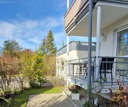 Vermietete 3 Zimmer- Wohnung
mit zwei Balkonen und Gärtchen ...