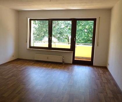 Ruhig gelegene 2-Zimmer Wohnung im 1.OG mit Balkon zzgl. TG-Stellplatz für 15.000 EUR