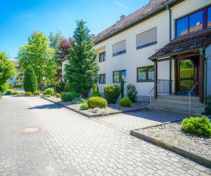 4-Zimmer-Erdgeschosswohnung mit Wintergarten, Gartenanteil in ruhiger Lage in Augsburg-Hochzoll