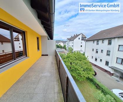 Freie 3,5-Zimmer-Wohnung mit Balkon, Garage und Stellplatz