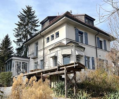 Herrschaftlich Wohnen ... 
Villa mit großem Grundstück ...