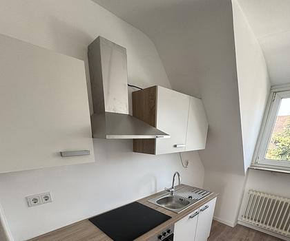 ERSTBEZUG NACH RENOVIERUNG - 3 ZIMMERWOHNUNG MIT EINBAUKÜCHE