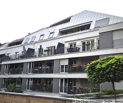 Top DG-Wohnung mit Küche, Loggia und beg.barem Schrank