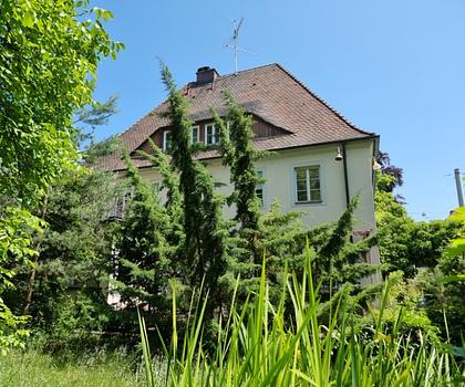 Die Lage macht´s ...
Herrschaftliche Villa mit Chic und Charme der 1950 er Jahre