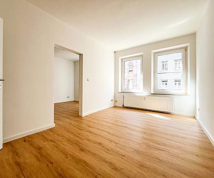 Renovierte Altbauwohnung mit Einbauküche im Herzen Gostenhofs!