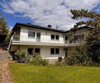 +++MODERNISIERTES ZWEIFAMILIENHAUS IM BUNGALOW-STIL IN HERRLICHER ORTSRANDLAGE IN IGENSDORF-OT UNTERLINDELBACH+++