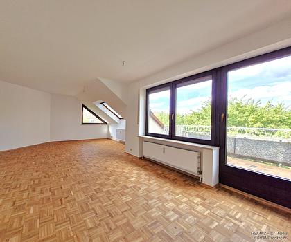 Charmante Dachgeschosswohnung in Erlangen - Büchenbach