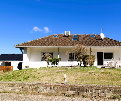 Modernes renoviertes Einfamilienhaus mit Garten in ruhiger Lage