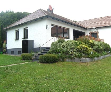 Ruhig gelegenes 3-Zimmer-Bungalow mit Süd-West-Terrasse, Garten und Garage