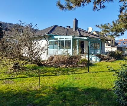 HIER WILL ICH WOHNEN - Schöner Bungalow mit Doppelgarage in Pilsach