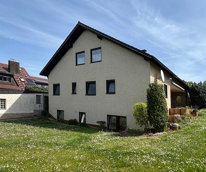 Gelegenheit: Großzügiges Einfamilienhaus mit Einliegerwohnung, Ausbaureserve und großem Garten in Buttenheim