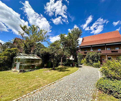 Zweifamilienhaus oder Renditeobjekt mit großem Garten