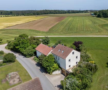 Attraktive Kapitalanlage: Zwei vermietete Häuser in ruhiger Ortsrandlage