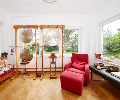 8-Zi.-Haus mit Einliegerwohnung + 237 m² Wfl. + 1.200 m² Grundstück mit Bauoption + Bezugsfrei