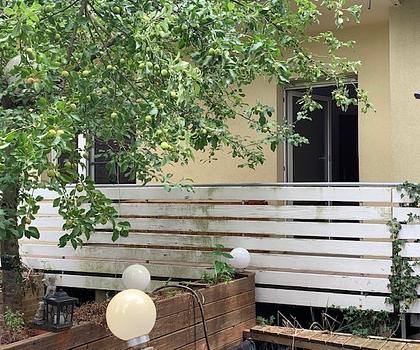 Ideal für Gartenfreunde ...
Modernisierte Wohnung mit großem Garten und Garage