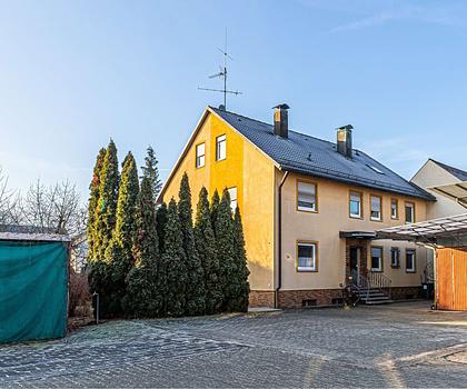 HEGERICH: Leerstehendes Dreifamilienhaus mitten im Städtedreieck!
