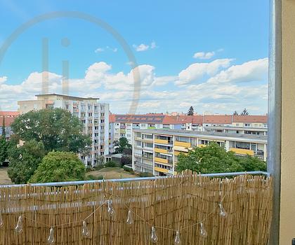 3-Zimmer-Wohnperle, oberstes Stockwerk mit Aufzug, City und U-Bahn nah!