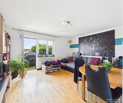Solide vermietete Hochparterre-Wohnung mit Balkon in fast zentraler Lage
