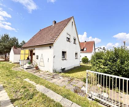 Abriss oder einmal alles neu!
Einfamilienhaus mit Nebengebäude in Neumarkt-Wolfstein