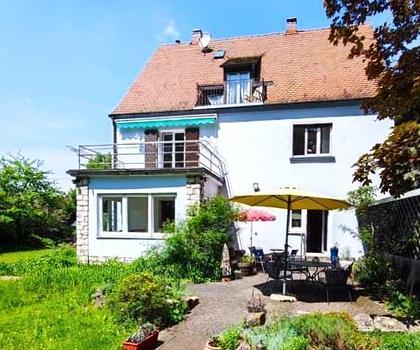8-Zi.-Haus mit Einliegerwohnung + 237 m² Wfl. + 1.200 m² Grundstück mit Bauoption + Bezugsfrei
