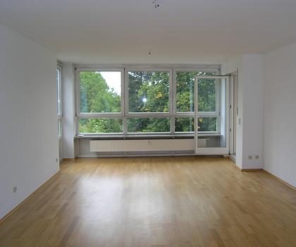 3-Zimmer-Wohnung mit Balkon und Loggia mit Garage und PKW-Stellplatz
