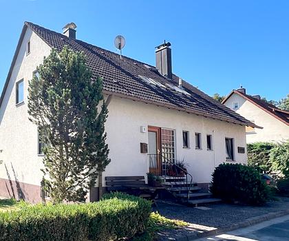 Freistehendes Zweifamilienhaus in sonniger Wohnlage von Gößweinstein