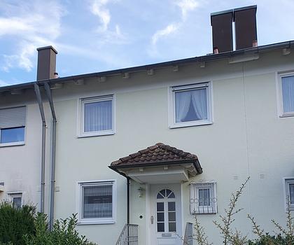 Großes, unterkellertes Reihenmittelhaus mit Garage in bevorzugter Lage in Eckersdorf