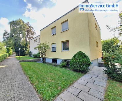 Renovierte 3-Zimmer Wohnung im Hochparterre mit Balkon und Einzelgarage